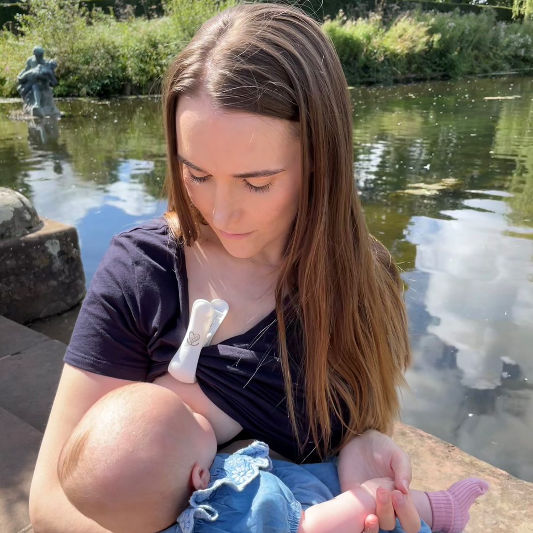 Breastfeeding Clothing Clip-Mother Using Clip While Breastfeeding Baby